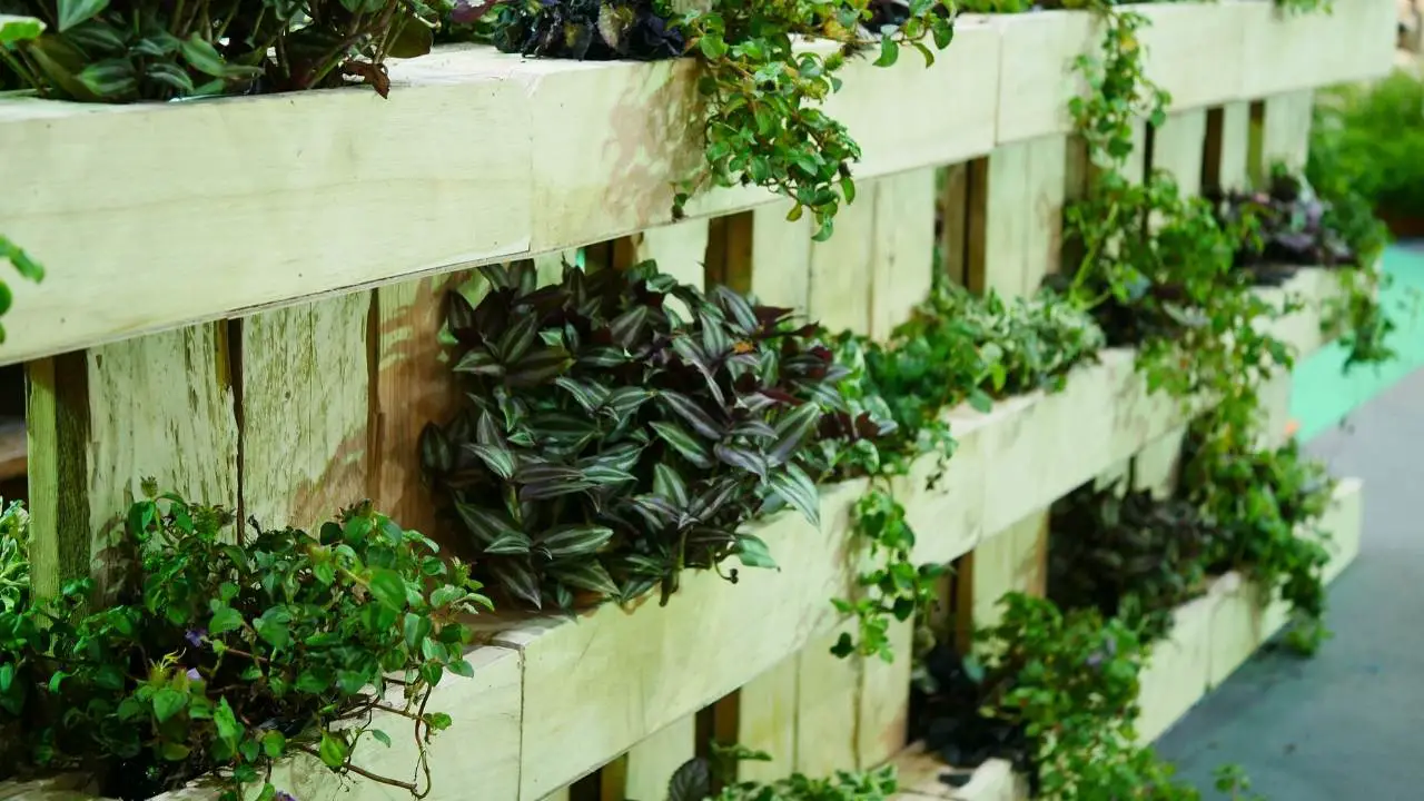 How to Build a Vertical Garden Frame? Slick Garden