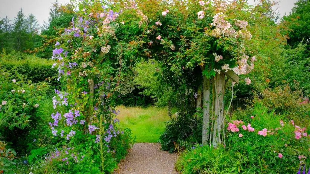 GARDEN GATE PERGOLA